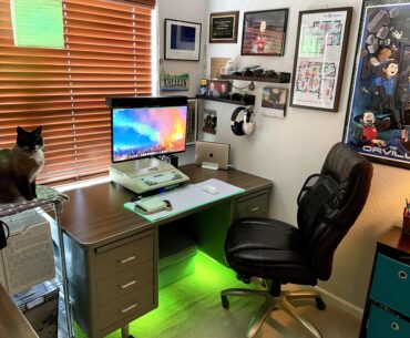 My battlestation: a modern gaming PC inside (ok… mostly inside) a vintage Apple ][ case.