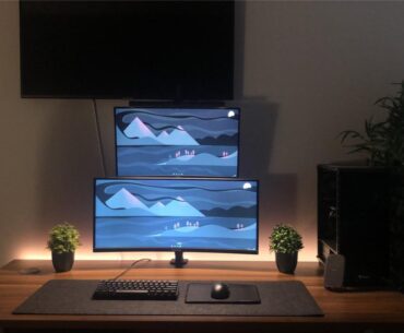 got a new mousepad + monitor lamp