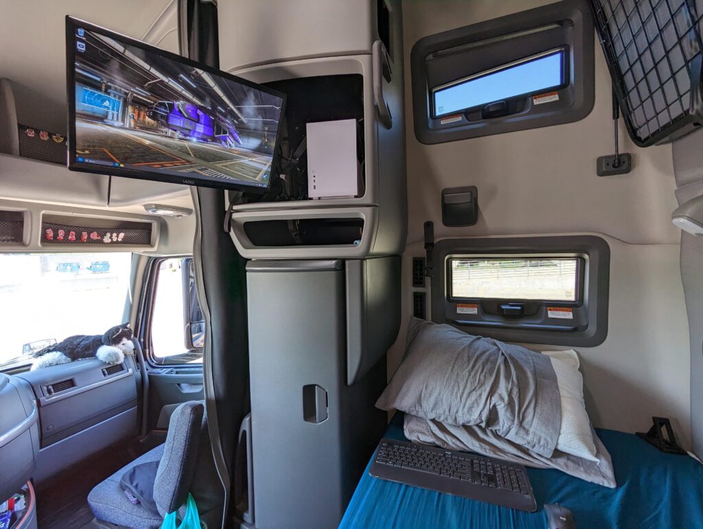 My truck battle station. Reposted to comply with rules. Specs in comment.
