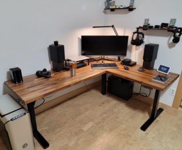 Been wanting an L shaped desk for over 10 years. Finally decided bite the bullet and put together my own!