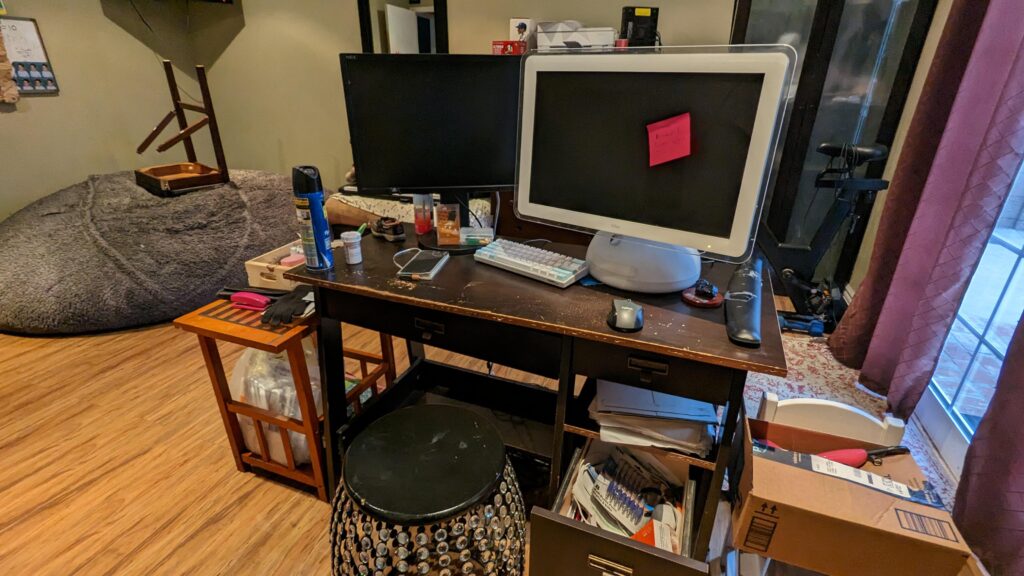 I have one of those cool sunflower Macs :)