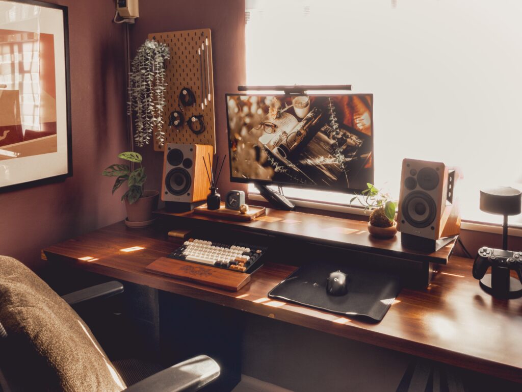 Updated my setup. Same PC specs, new keebs and new room