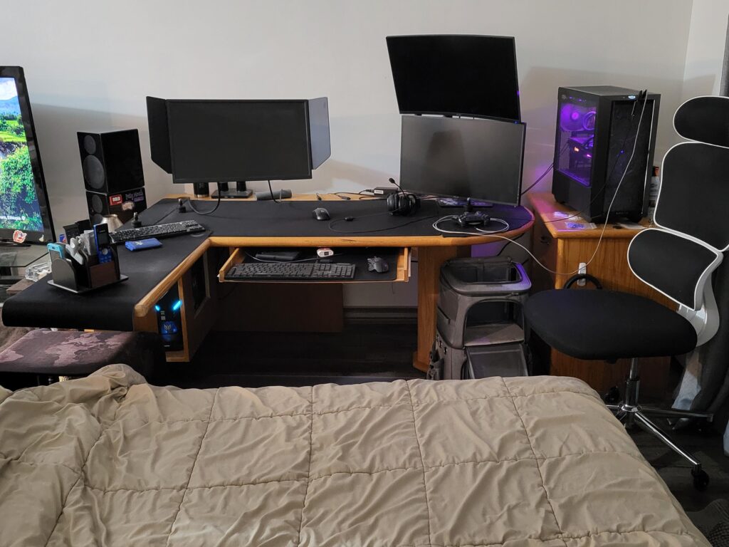 The bachelor suite battlestation