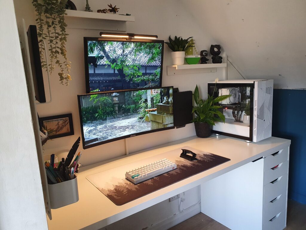 My cosy but clean plant and white themed setup :))
