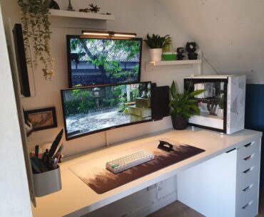 My cosy but clean plant and white themed setup :))