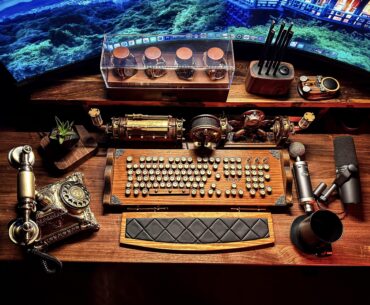 Here’s the keyboard with other accessories