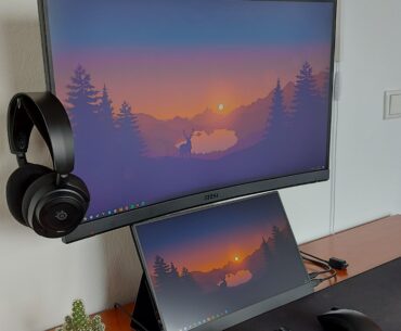 Went from a 2x 27" to a more compact 27" + 15.6" screen setup and i love it!