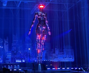 This statue on The Weeknd’s europe tour