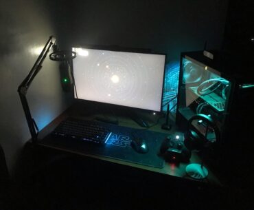 I moved houses so i changed up my setup a bit got a new keyboard and mic