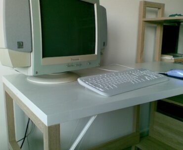 any easy way to de-wobble this desk a little?