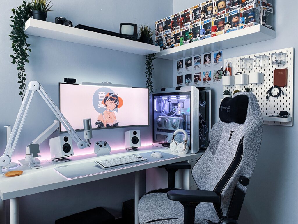 Anyone love white setup? My everyday workstation &amp; battlestation