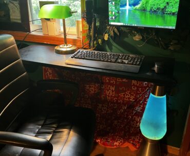 Decided to take away one monitor for aesthetics, much better imo