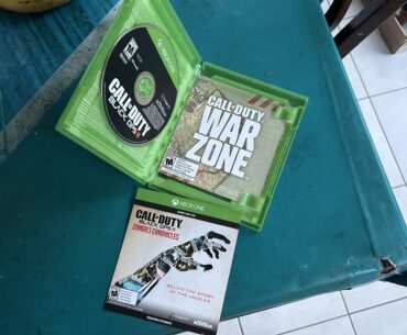 Why is there a warzone paper in my black ops 3 zc edition box?