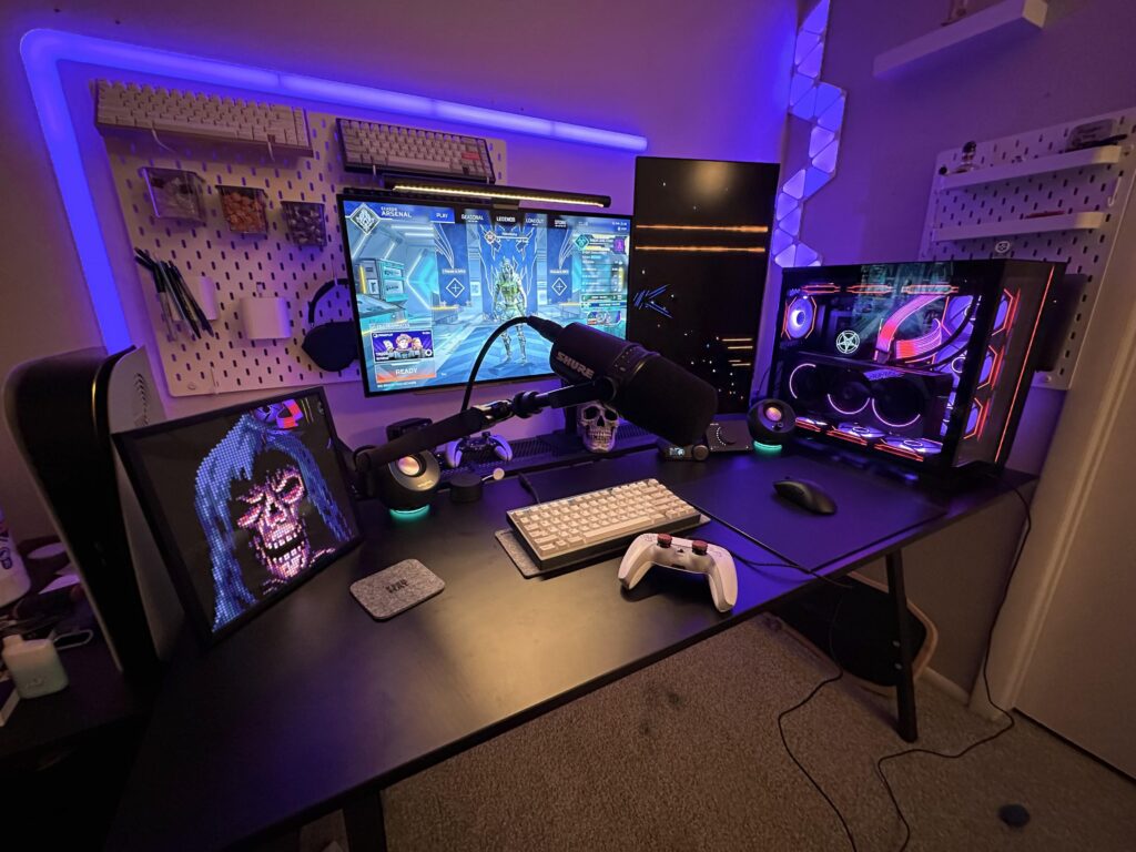 Recently redid the whole battlestation. Hope you enjoy.