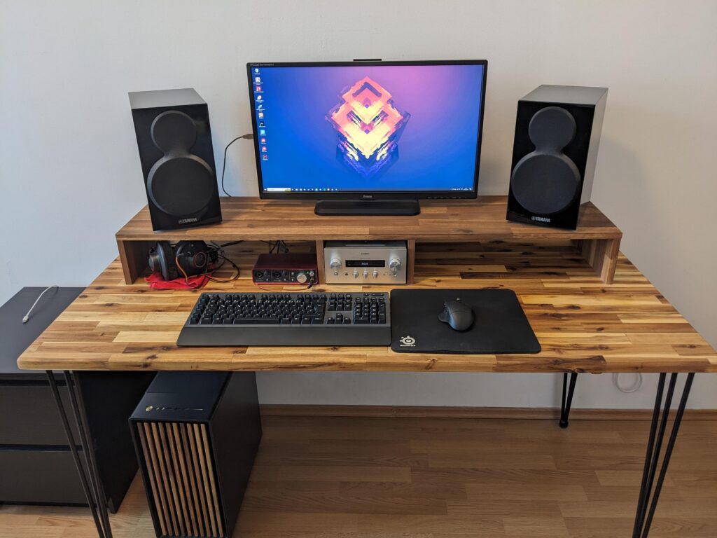 My minimalist battlestation :)