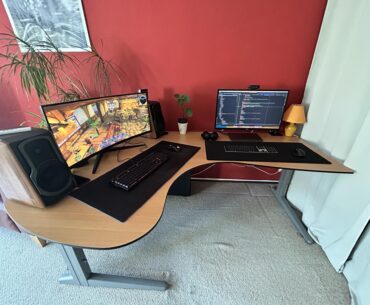 Left for entertainment, right for work
