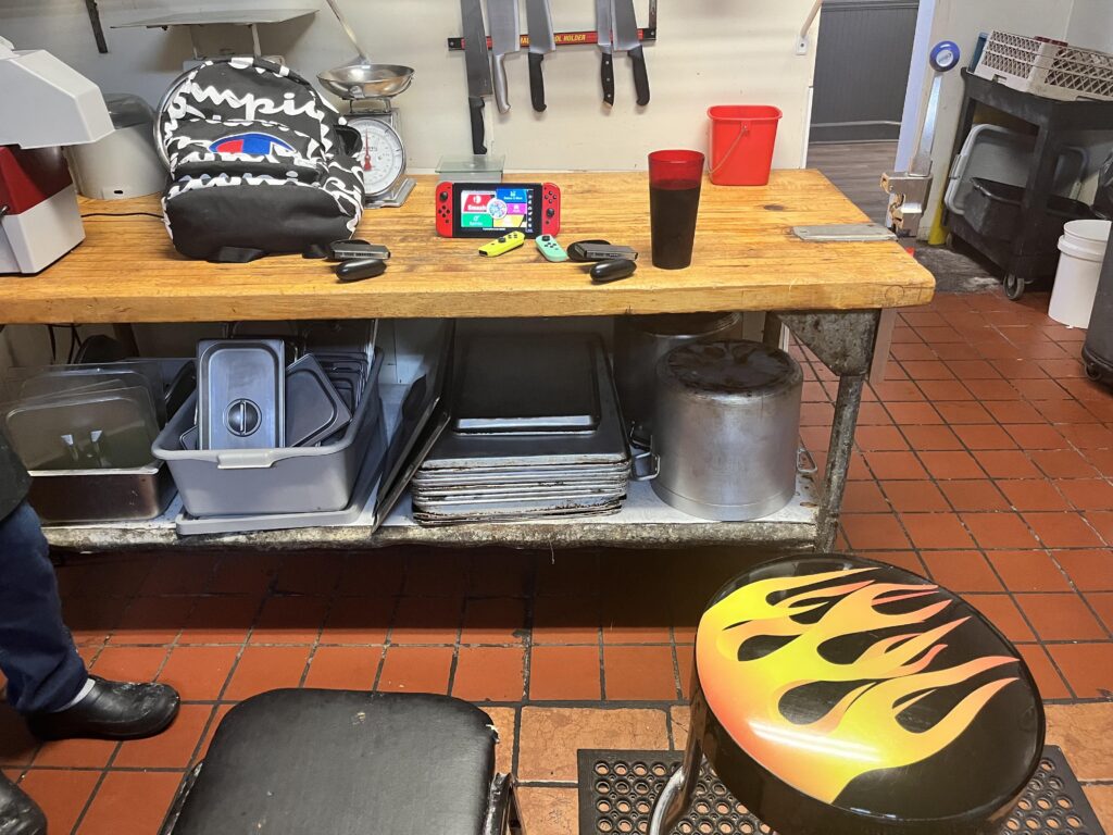 Slow monday in the dish pit