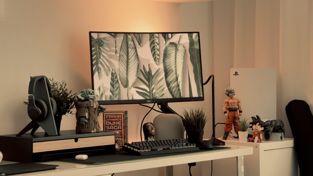 Plants really bring life to someone’s setup…
