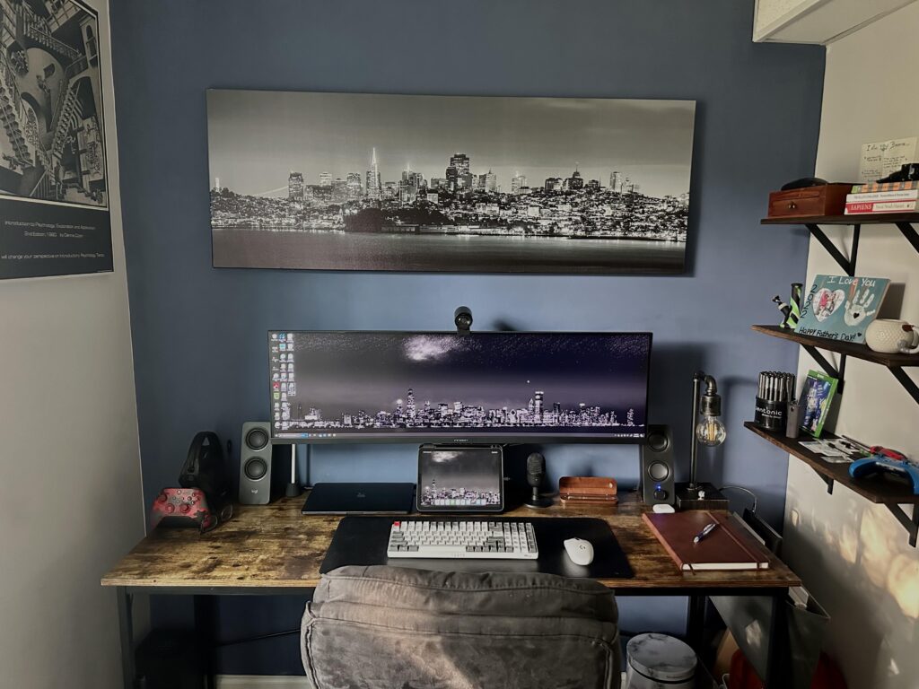 PC laptop, MacBook air M1, iPad Air 4, Xbox series X, Ultra-wide Set-up