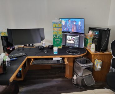 Bachelor suite battlestation update: no longer missing the lotion