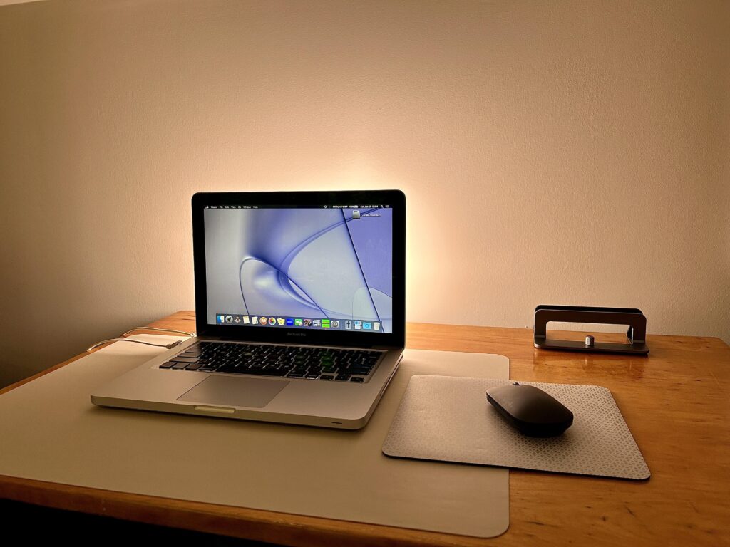 Simple station | mid 2010 MBP 13”