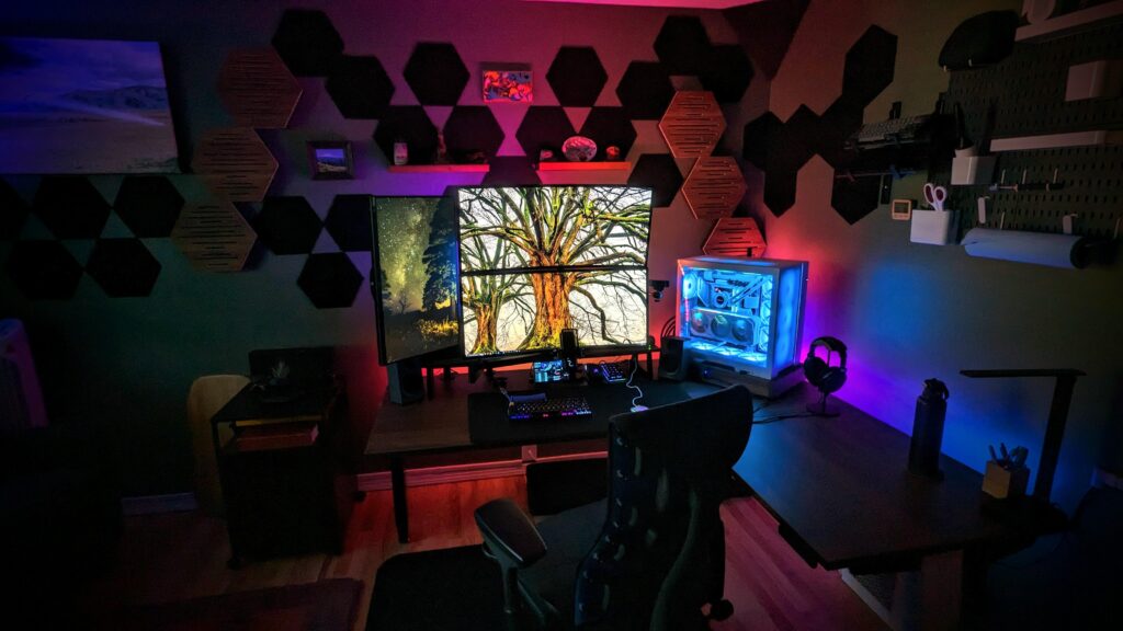 Took me a bit, but I think my new office/WFH/battlestation is complete. Lemme know what you think!