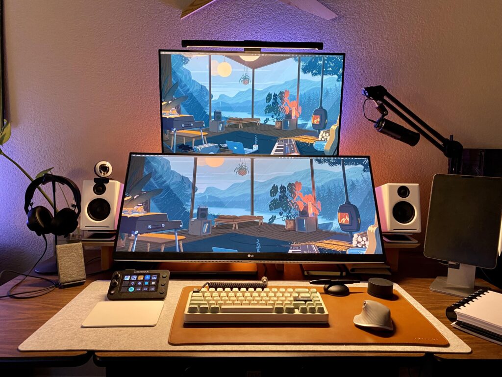 I new stage of life means new desk post.