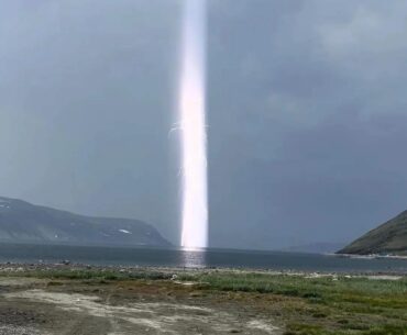 Guys how do I get to the mystery box from here? Am I stupid?