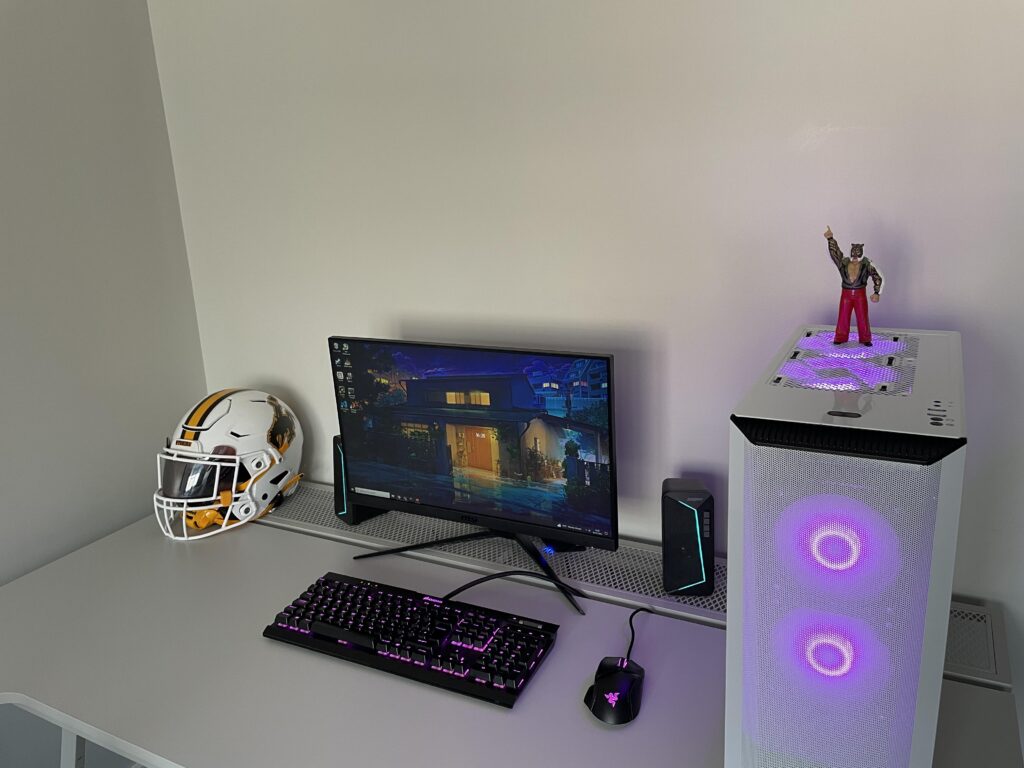 My first, yet simple battlestation