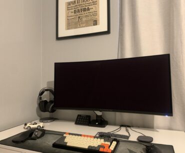 Just an average clean battlestation.