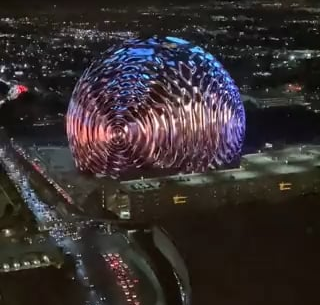 Cyberpunk is now: Las Vegas They tested this exosphere, composed of 54,000 square meters of LED panels, it is visible from a great distance.