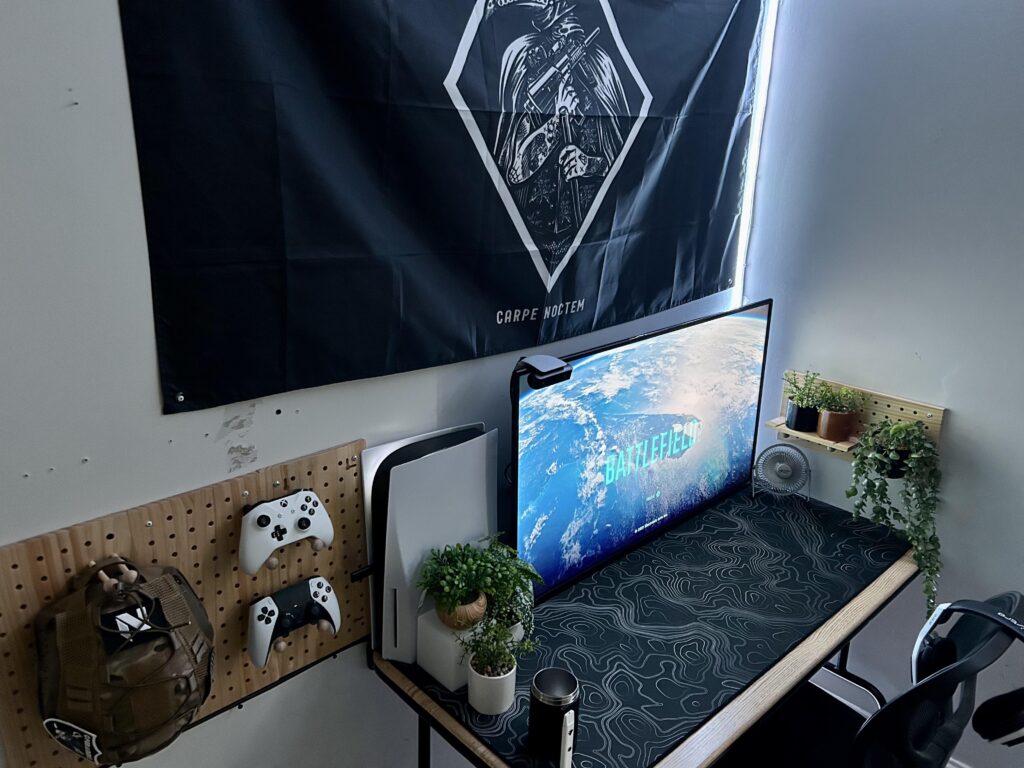 Nothing crazy, sometimes the screen and greenery look cool.