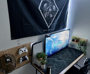 Nothing crazy, sometimes the screen and greenery look cool.