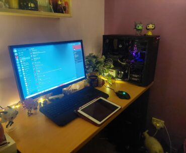 Set-up I just put together for my girlfriend (she did the decor, I'm just the computer nerd)