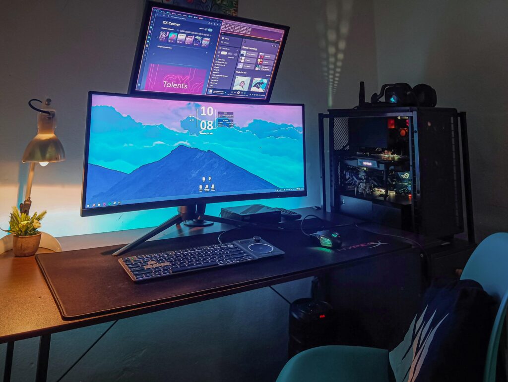 Work in progress: Trying out my new stacked monitor setup. 19"+30" MAG301CR2.