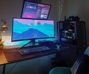 Work in progress: Trying out my new stacked monitor setup. 19"+30" MAG301CR2.