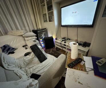 Today I Visited My Friend’s House and Saw His Battlestation (He will read your advices)
