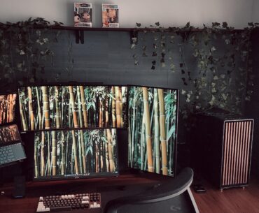 Cozy battlestation 85% complete. Waiting for decor and artwork to come.