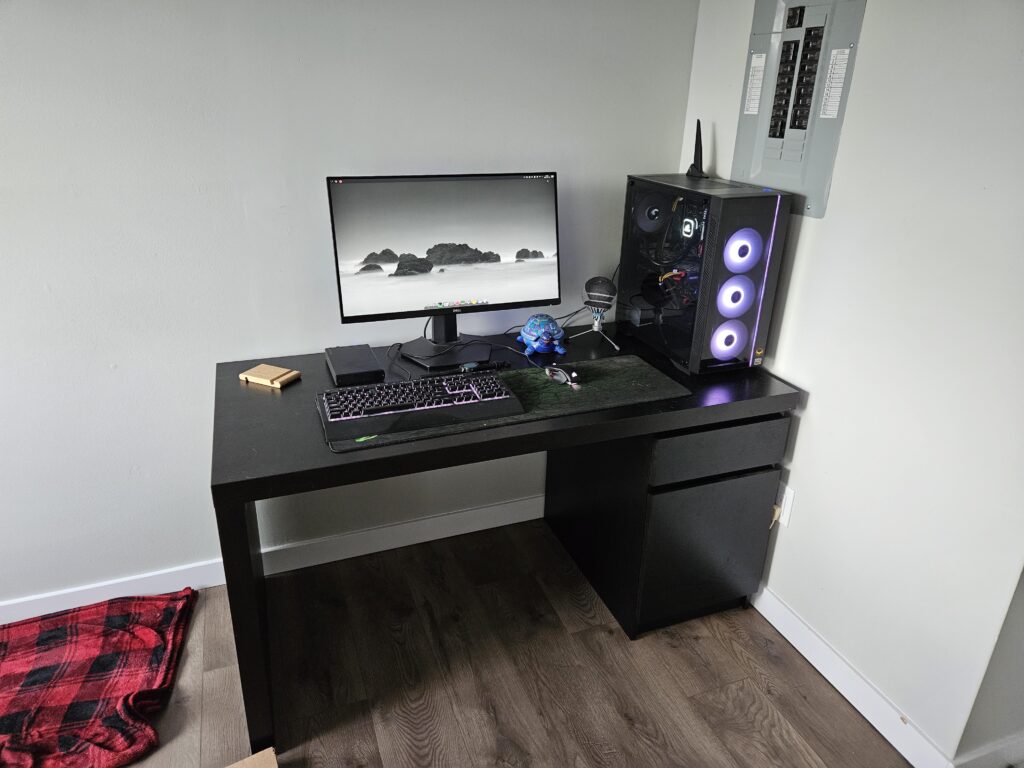 Moved into a new place over the weekend, just set up the rig