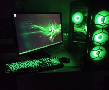 Had to move recently, but couldn't resist the opportunity to set up my Surface Tablet Desktop Gaming PC battlestation. Enjoy this cursed build! :D