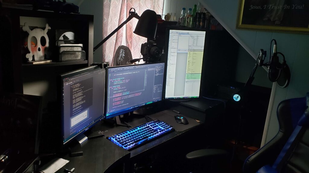 Who said I couldn't use a 17 year old monitor on the side? (7800x, 32gb ram, 3tb storage)