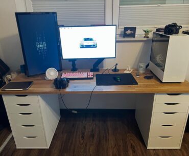 "Custom" Ikea desk I guess ¯_(ツ)_/¯ (feel free to ask for about items in this picture)