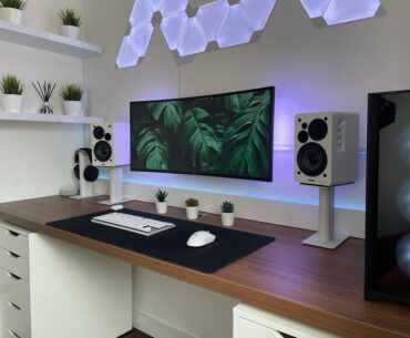 Enjoying a more neutral theme for my setup.