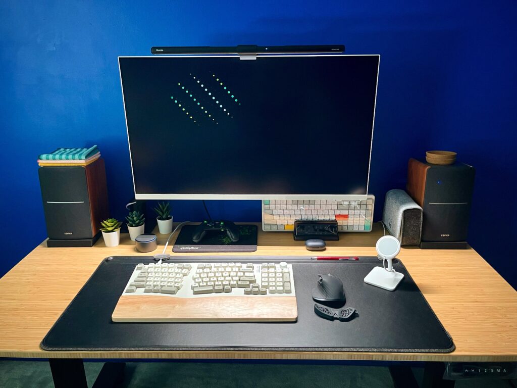 Simple work/cloud gaming station
