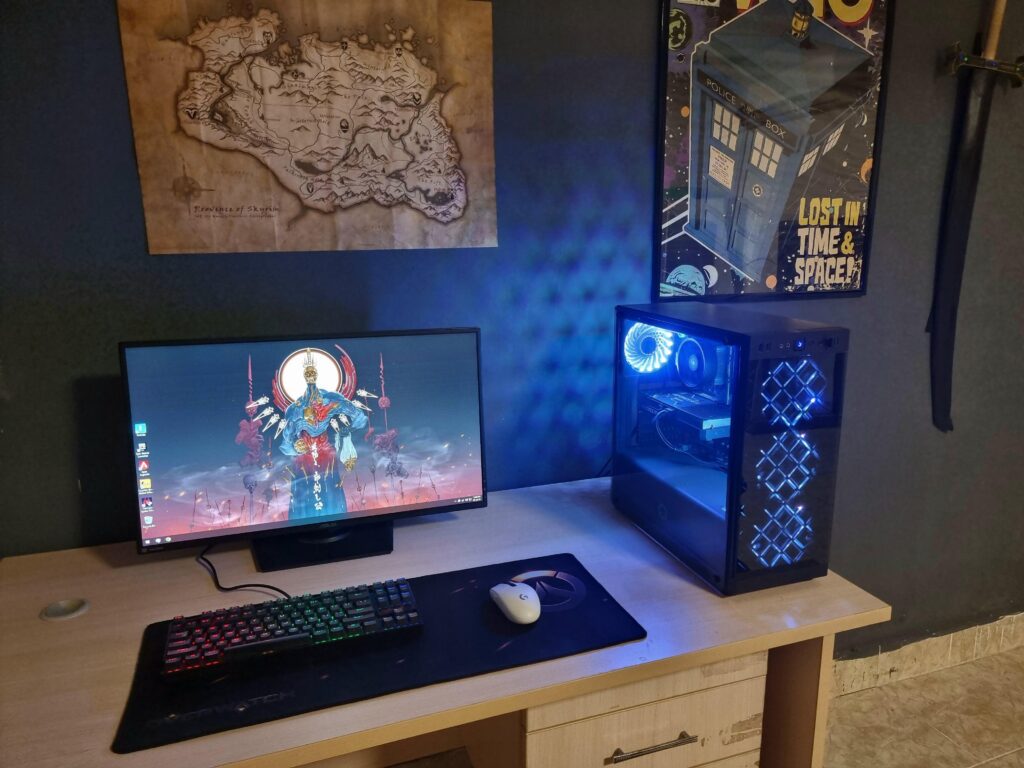 My current setup, what you think? I tried to keep it clean but only keyboard wire is visible.