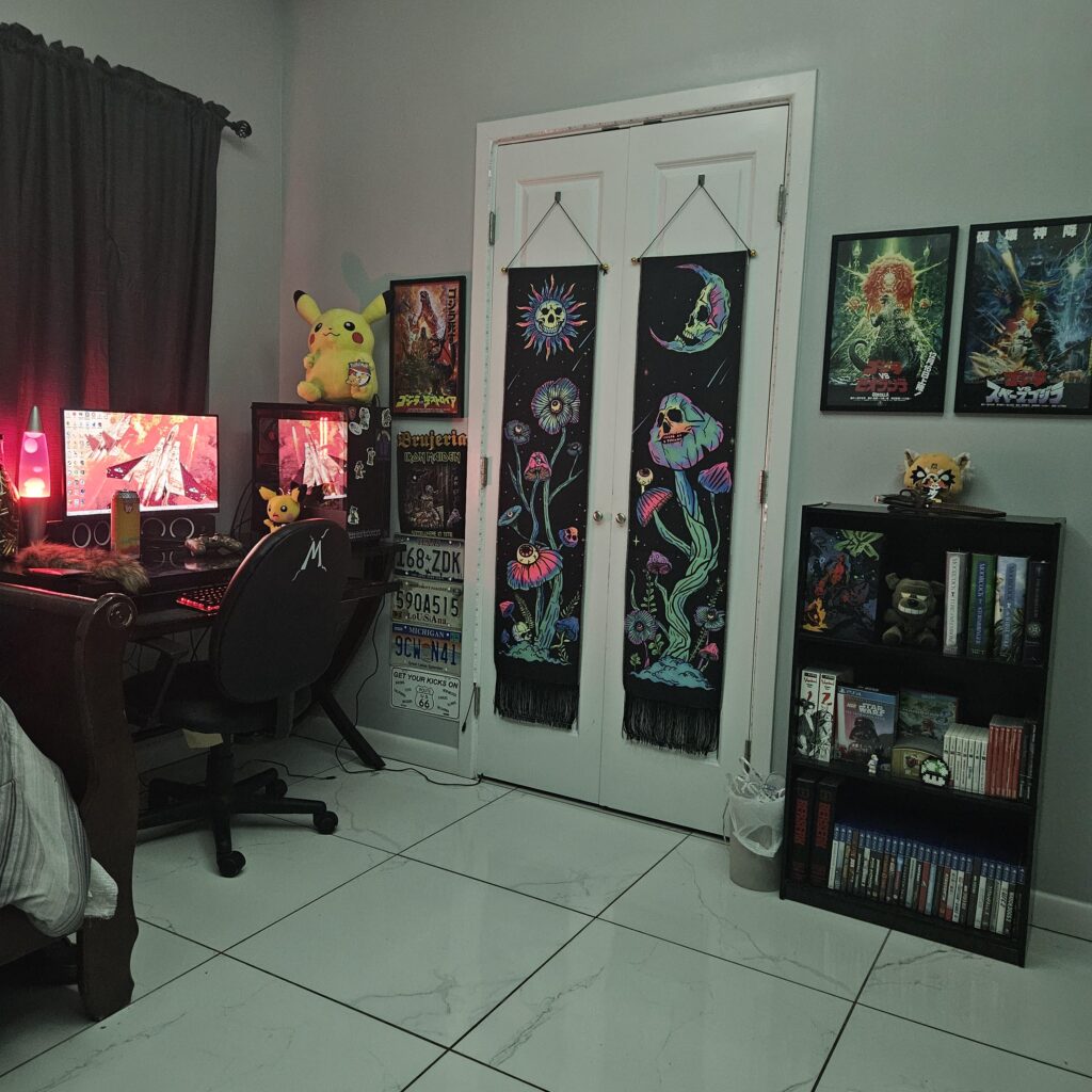 I finally have a battle station worth showing off! Tell me what you think!