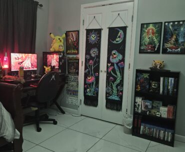 I finally have a battle station worth showing off! Tell me what you think!