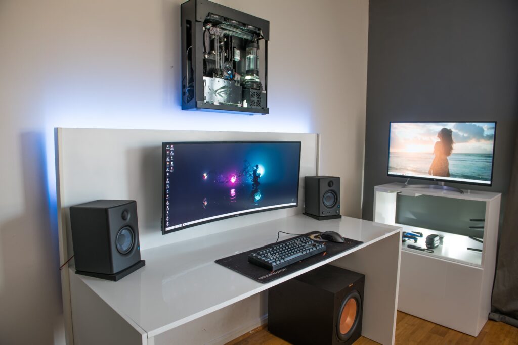 Light gaming and productivity setup with 38" and 32" monitors