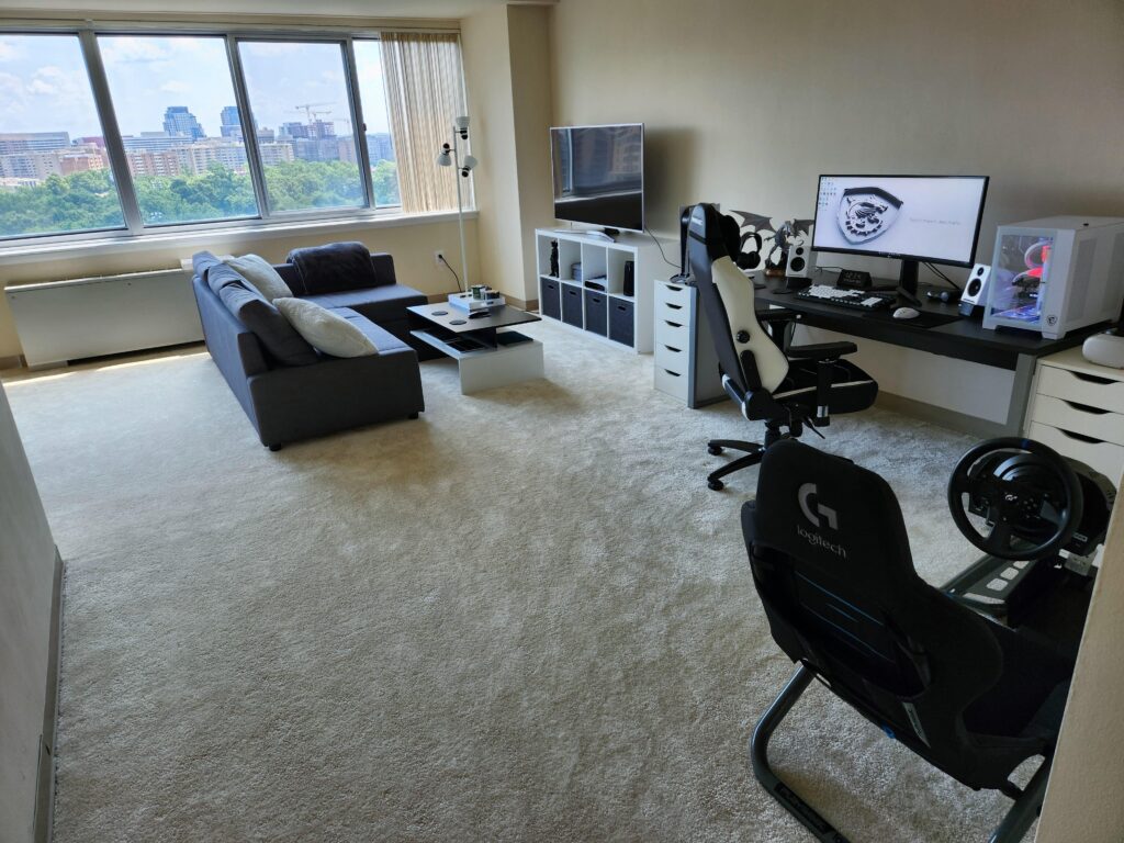 Just moved into a new apartment. Here is my setup!