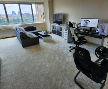 Just moved into a new apartment. Here is my setup!